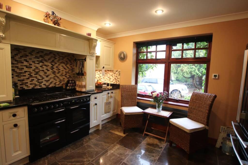 Serene Countryside Home With Manicured Gardens สโตนเฮเว่น ภายนอก รูปภาพ