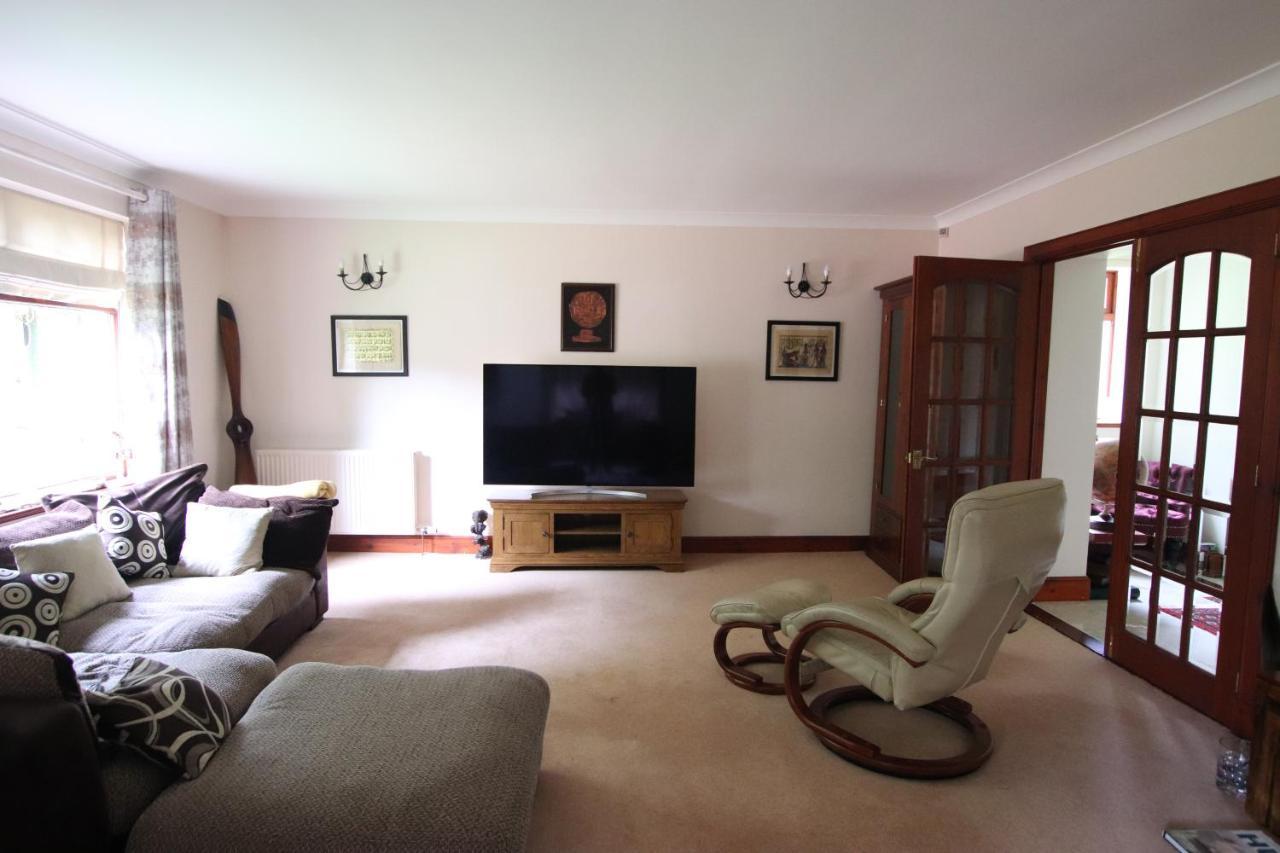 Serene Countryside Home With Manicured Gardens สโตนเฮเว่น ภายนอก รูปภาพ